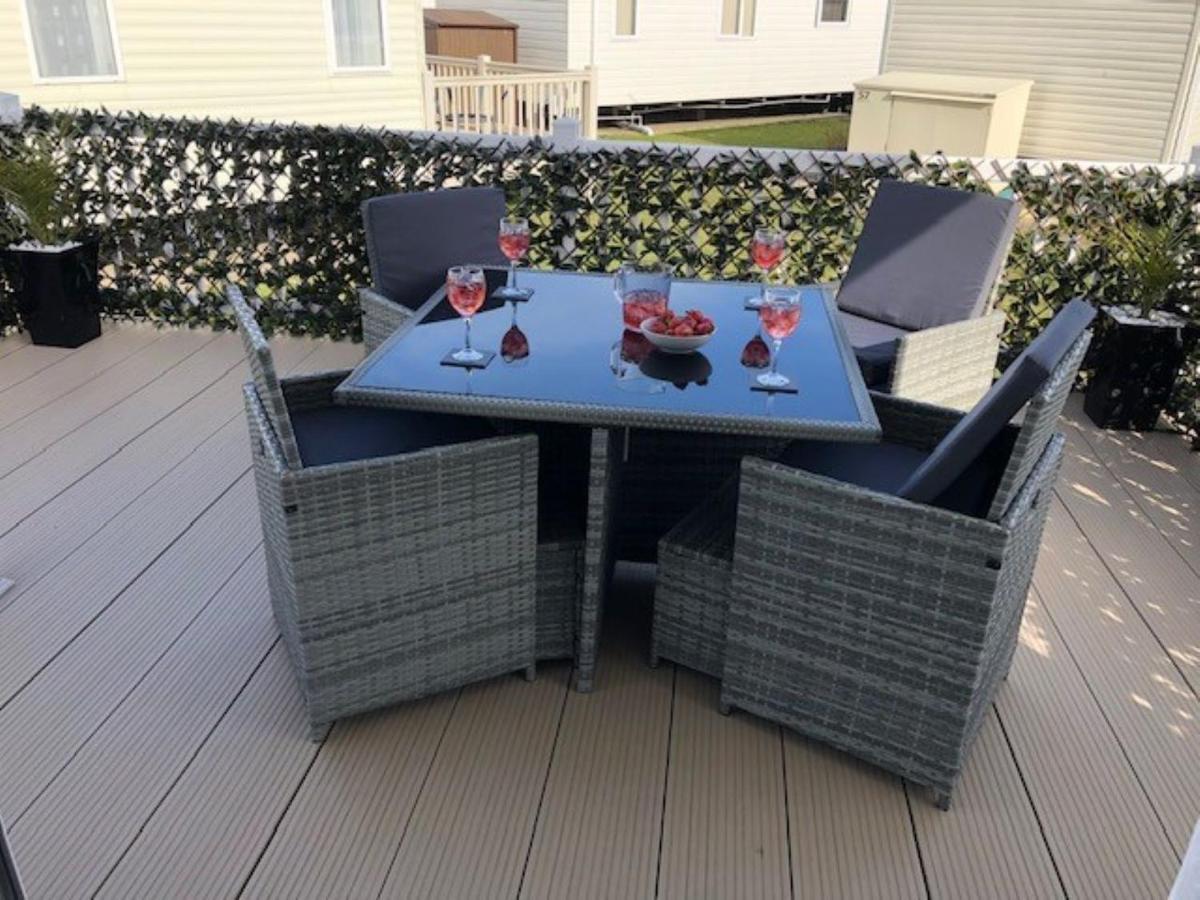 Beautiful Spacious Holiday Home - Romney Sands 뉴롬니 외부 사진