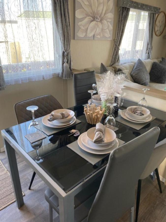 Beautiful Spacious Holiday Home - Romney Sands 뉴롬니 외부 사진