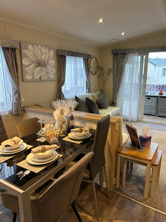 Beautiful Spacious Holiday Home - Romney Sands 뉴롬니 외부 사진