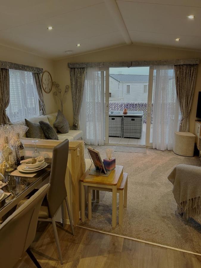Beautiful Spacious Holiday Home - Romney Sands 뉴롬니 외부 사진